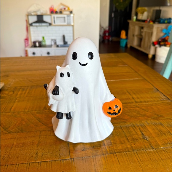 Trick Or Treat Ghost Holding Cat Halloween Decor - Picture 1 of 4
